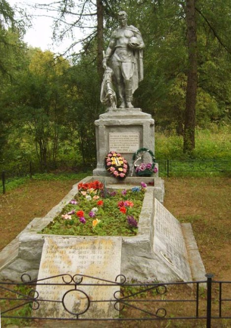 Братская могила в деревне Братково (общий вид)